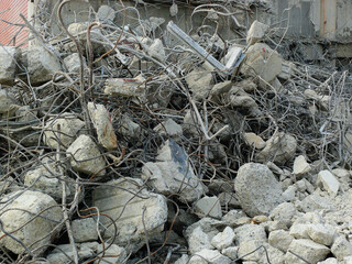 解体現場のコンクリートの破片