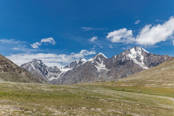 Fototapeta premium Beautiful himalayan mountain landscape view at kunzum pass at 4,590 m is a high mountain pass on kunzum range of the himalayas at spiti, himachal Pradesh, India.