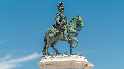 Obraz premium Statue of of King Jose I on Commerce Square in Lisbon timelapse hyperlapse, Portugal
