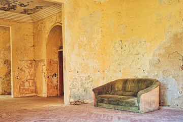 Couch - Sofa - Verlassener Ort - Urbex / Urbexing - Lost Place - Artwork - Creepy - Lostplace -...