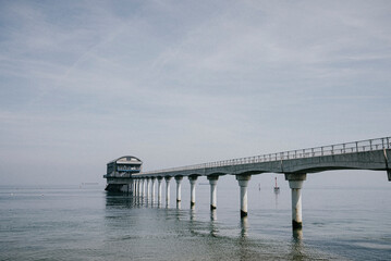 Obraz premium A bridge to the harbour in the sea