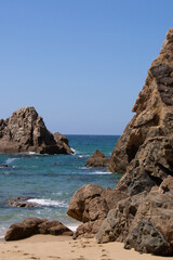 Here's a title within 200 characters for your beach scene photo:

