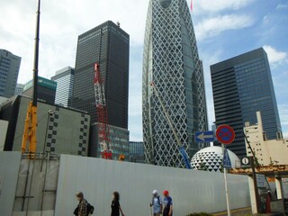 再開発中の新宿駅西口の光景
