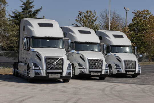 Volvo VNL 760 Long Haul and Sleeper Semi Truck. Volvo offers the VNL760 with D13TC, D13, D11 or Cummins X15 engines. MY:2025
