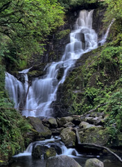 Naklejka premium Torc Wasserfall im Killarney National Park, Irland