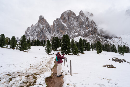 Hiker in snowy Dolomites captures natural beauty of Puez Geisler