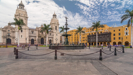 Obraz premium Fountain on The Plaza de Armas timelapse hyperlapse, also known as the Plaza Mayor