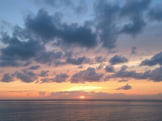 Obraz premium Pastel hues blending into a cloudy sunset over tranquil waters, dusk, sunset, colors