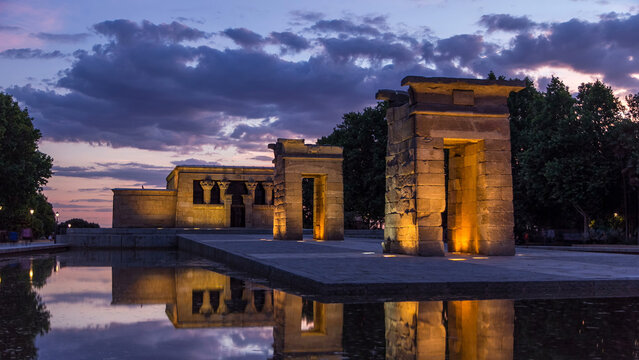 Sunset over the Templo de debod timelapse in Madrid, Spain.