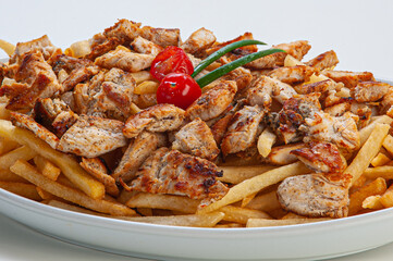 Porção de frango com batatas fritas