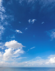 Obraz premium Clear blue sky and white clouds