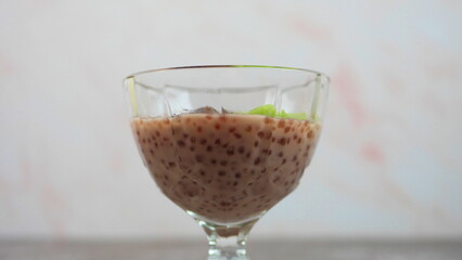 Tapioca dessert with coconut milk and raspberry juice, with the addition of dates and kiwi

