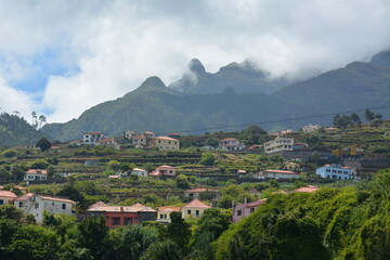 Zapierające dech widoki na wyspie Madeira – górskie szczyty, klifowe wybrzeże i turkusowy ocean © Mateusz