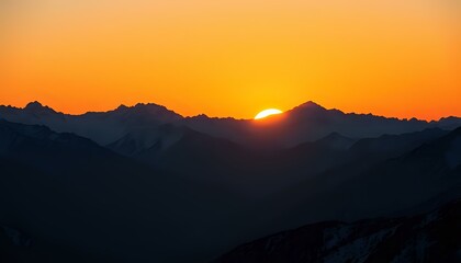 Obraz premium Majestic Sunrise over Snow-Capped Mountains