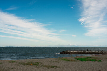 青い空と海