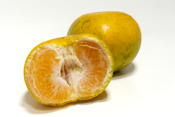 Medan tangerine (Citrus reticulata) is a popular Indonesian citrus known for its sweet, juicy, and fragrant flesh. It has a bright orange color, easy-to-peel skin, rich in vitamin C and antioxidants.