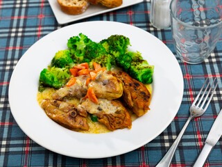Delicious fried chicken served with broccoli on platter