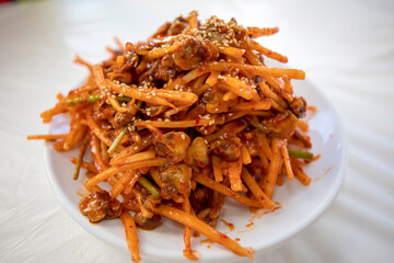 한국의 맛있는 음식인 꼬막 무침 입니다