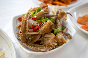 한국의 맛있는 음식인 간장 게장 입니다