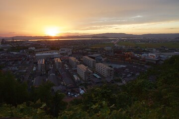 Obraz premium 亀島山から見える夕暮れ 玉島方面 