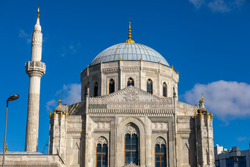 Obraz premium Interior detail from Pertevniyal Valide Sultan Mosque, a 19th century Ottoman imperial mosque located in Aksaray, Istanbul, Turkey.