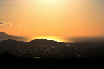 夕焼けの大地と宇宙