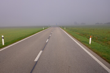 Autumn on the roads brings difficult conditions for motorists on the roads. Fog is very dangerous and cars have reduced visibility, but also cannot be seen.