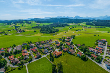 Der Luftkurort Seeg im Allgäu im Frühsommer von oben