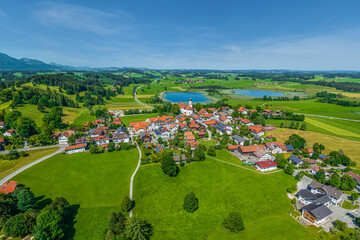 Ausblick auf das Alpenvorland im Ostallgäu rund um das Honigdorf Seeg