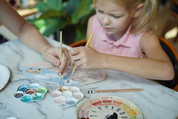  A young mother and her daughter enjoy a creative art session at home 