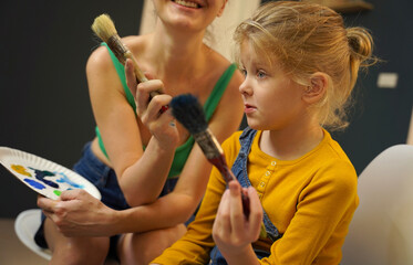 Teacher in workshop teched two girls how to assemble a thermo mosaic 