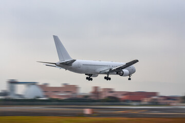 飛行機が飛ぶ、風を感じる、スピードが出る