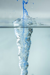 tornado farbe tropfen wasser blau