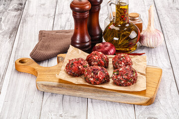Raw beef meatballs for cooking