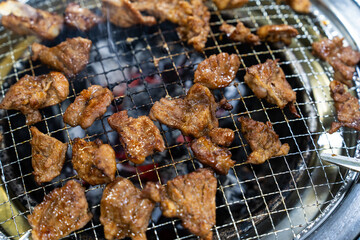 grilling the marinated pork ribs on the charcoal