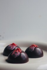 Dome shaped chcoclates