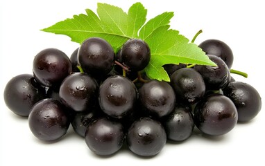 Fototapeta premium Grapes on White Background â€“ Small bunch of dark purple grapes with matte finish, centered 