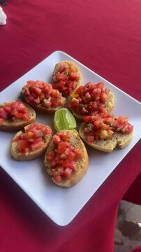 brusqueta de tomate com lim&atilde;o 