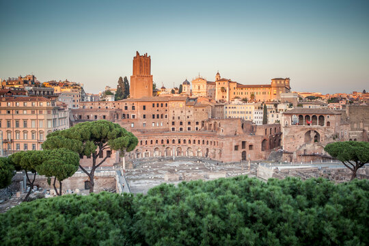 Roman Forum (Forum Magnum) &ndash; the oldest city square in Rome, surrounded by six of the seven hills: Capitoline, Palatine, Caelian, Esquiline, Viminal and Quirinal.
