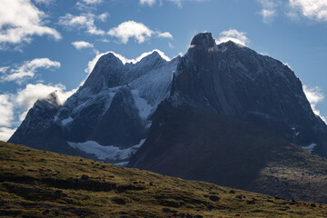 Obraz premium View of Ulamertorsuaq mountain and the view of surrounding mountains and glaciers in Tasermiut fjord (South Greenland)