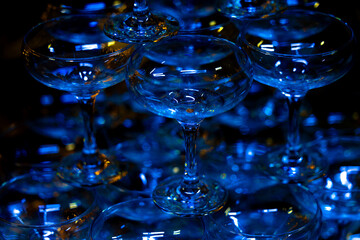 saucer champagne glasses tower
