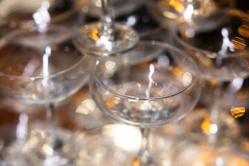 saucer champagne glasses tower