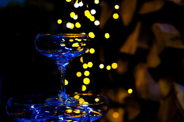 saucer champagne glasses tower