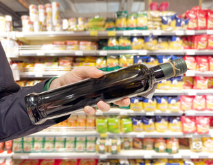 choosing olive oil, sauce, vinegar at the grocery store