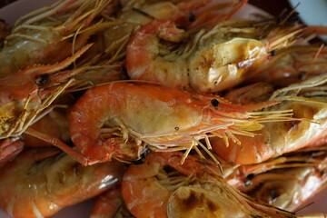 Several grilled shrimps are placed on the table.