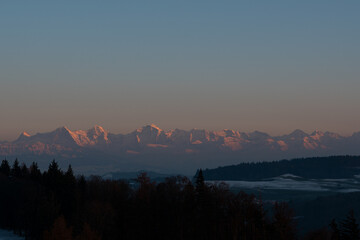 Berge in der Abenddämmerung