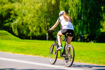 Naklejka premium Cyclist ride on the bike path in the city Park 
