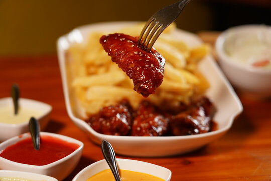 comida rapida , papas fritas , pollo frito

