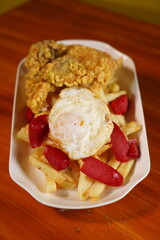 comida rapida , papas fritas , pollo frito
