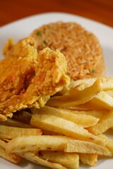 comida rapida , papas fritas , pollo frito
